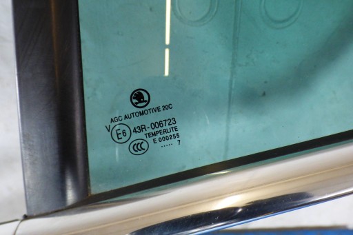 Skoda Octavia III HB gasket moulding window door left rear part 5E5845213 st.BDB