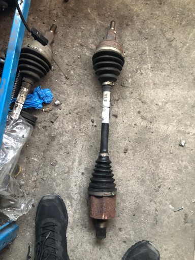 ПІВВІСЬ VW CRAFTER II MAN 2.0 TDI 2N0407271Q ЛІВИЙ