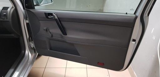 УПЛОТНЕНИЕ ПЕРЕДНЕЙ ДВЕРИ VW POLO 9N ВЕРСИЯ 3 ДВЕРИ
