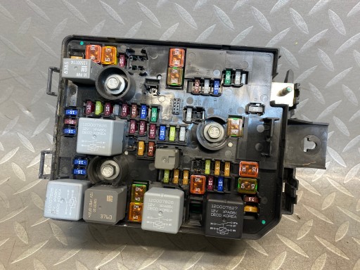 694/800/894 - Модуль предохранителей блока управления opel mokka chevrolet trax 95131335