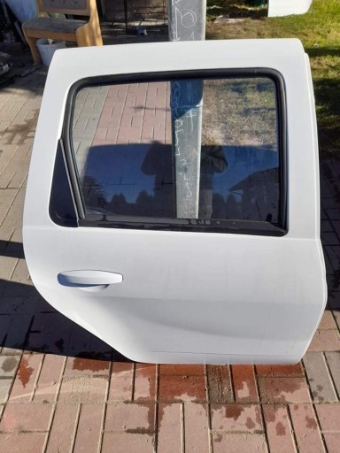 Праві задні двері дакія дастер та білий ov369