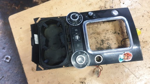 ZXC126 - VW TOUAREG 7L ПАНЕЛЬ УПРАВЛІННЯ СЕРЕДНЯ РАМКА