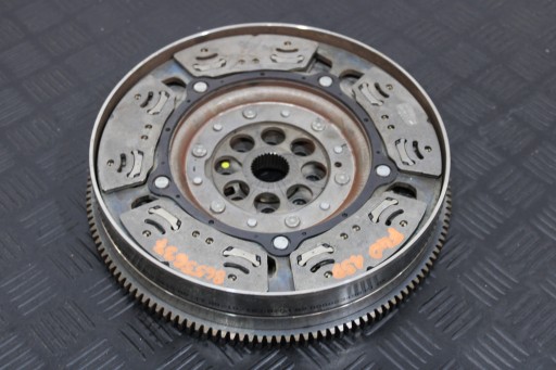 kolo setrvačník DWUMAS 8655637 BMW 1 F40 1,5 D