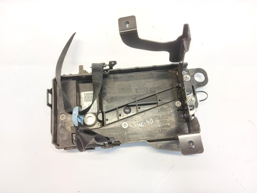 Volvo XC40 D3 Grundlage Halter akumulatora 32348534