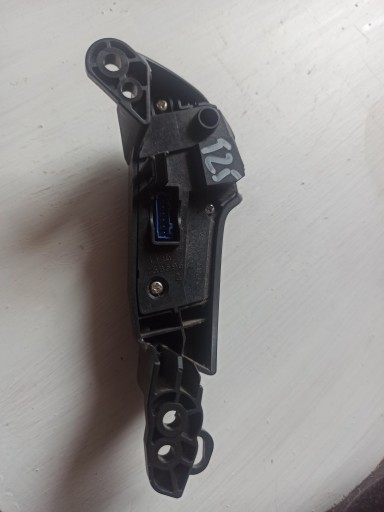 BOUTON COMMANDES VOLANT TOYOTA AVENSIS T25