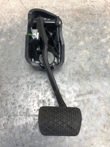 PEDAL brzdy MERCEDES W205 KOMBI A2222940001 A2052920415