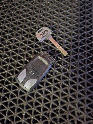 ПУЛЬТ КЛЮЧ Audi A4 B9 СЕДАН 1.4 TFSI