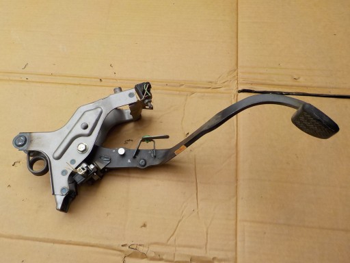 pedal freno toyota auris e 2009r