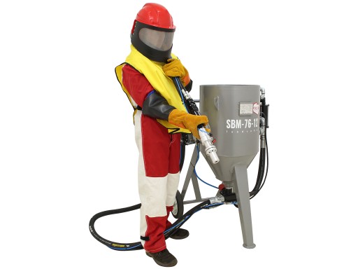 МОБІЛЬНА ПІСКУЮЧА МАШИНА ПІД ТИСКОМ 12 БАР 76 Л + OHS