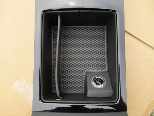 3W0858105 3W0 - BENTLEY GT КОРОБКА ДЛЯ ХРАНЕНИЯ КОНСОЛИ ЗАЖИГАЛКА