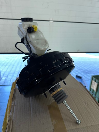 Насос сервопривода тормозов vw t6 7la612101a