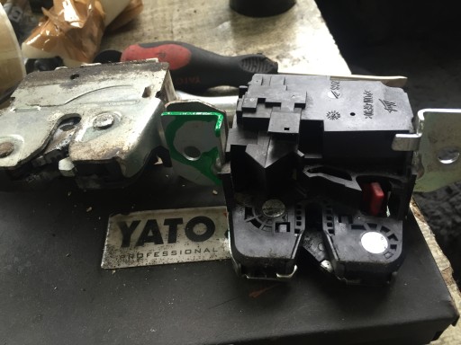 MERCEDES A Class W169 замок задней двери багажного отделения