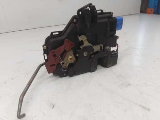 lock door left front AUDI A8 D3 4E2837015 7 PIN