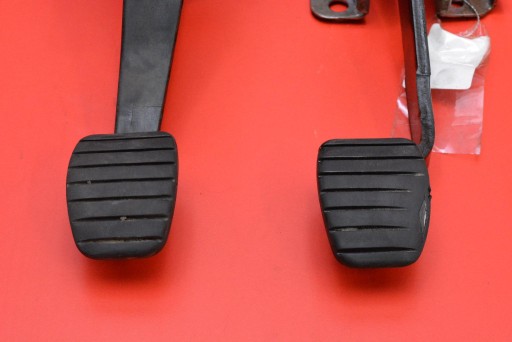 PEDAL pedale kupplung druckplatte bremse 465039034R DACIA SANDERO 2 II 1.2 16V 75 KM