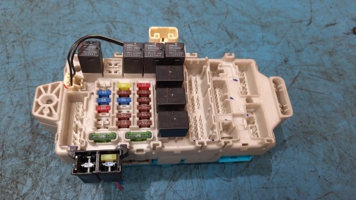 Блок предохранителей на mitsubishi outlander i 2.0b.