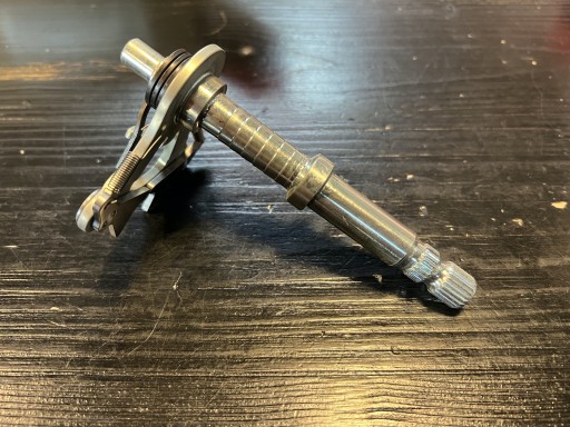 34014-06A - ВАЛ РЫЧАГА ПЕРЕКЛЮЧЕНИЯ ПЕРЕДАЧ HARLEY SPORTSTER