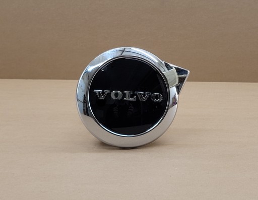 2137 32228328 - ЭМБЛЕМА ЗНАК ЛОГОТИП VOLVO XC60 II LIFT решетка радиатора