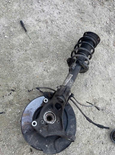 Опора задня права tiguan q3 83a 5qf413031at