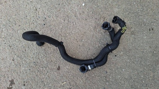 vedení hadice vody Renault Clio VI 1.8 e-tech 215757605R