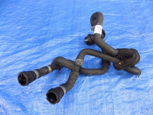 03L121157E - Шланг для води клапан AUDI Q5 8R 2,0 TDI