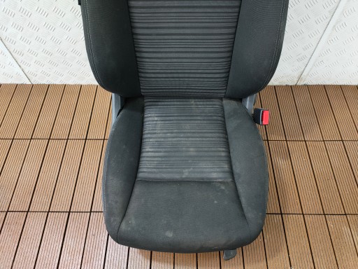 MERCEDES A-KLASA W176 12- seat front right of the passenger ZWYKLY EUROPA OE