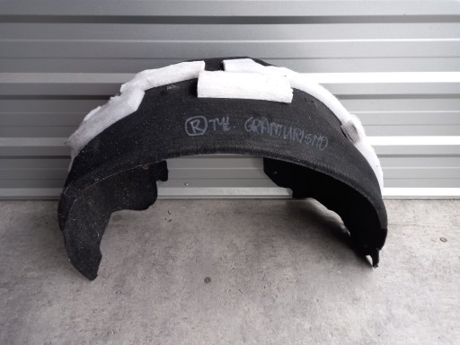 Maserati Granturismo арка заднего правого колеса.