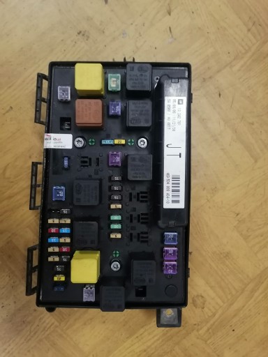 БЛОК ЗАПОБІЖНИКІВ З КОНТАКТОМ ASTRA H 13242781