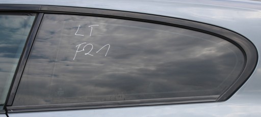 Боковое стекло кузова л зд BMW 1 F21