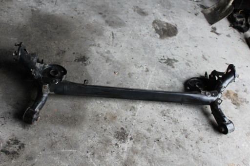 Балка задньої підвіски yaris iii, барабани, дуже хороший стан, оригінал