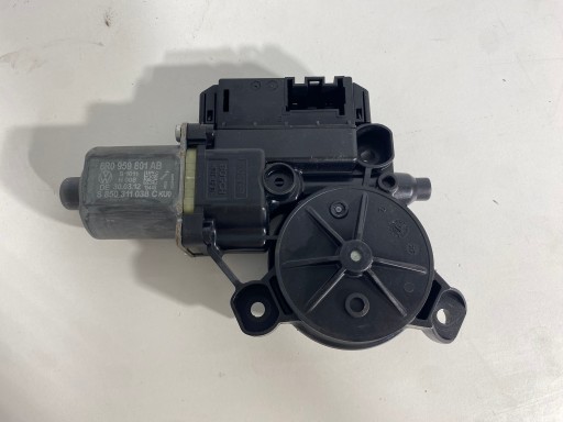 6R0959801AB - Мотор стеклоподъемника левой передней двери vw polo 6r eu