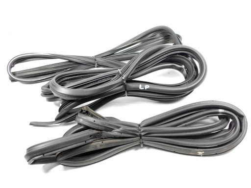 64467890jh - SSANGYONG ACTYON 09 ПЕРЕДНЯЯ ДВЕРНАЯ ПРОКЛАДКА 3ШТ