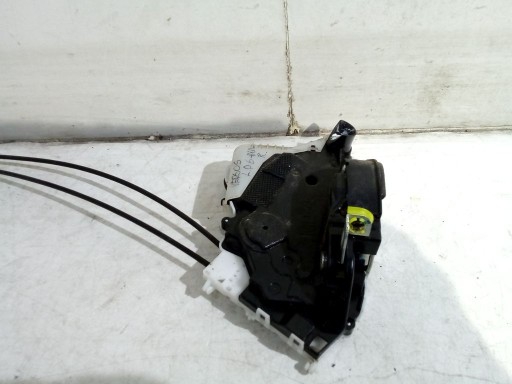 Toyota Verso S lock left front 6 PIN