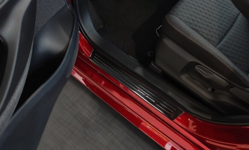 НАКЛАДКИ НА ПОРОГИ TOYOTA YARIS CROSS 2021-