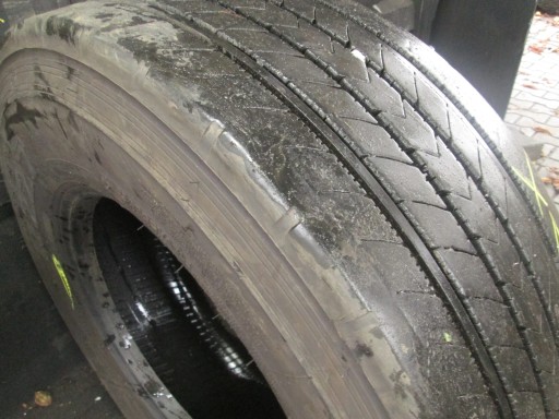 305 / 70R22,5 Bridgestone r227 Передня шина