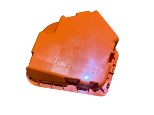 Кришка порту зарядки tesla 3 1479255-00-b