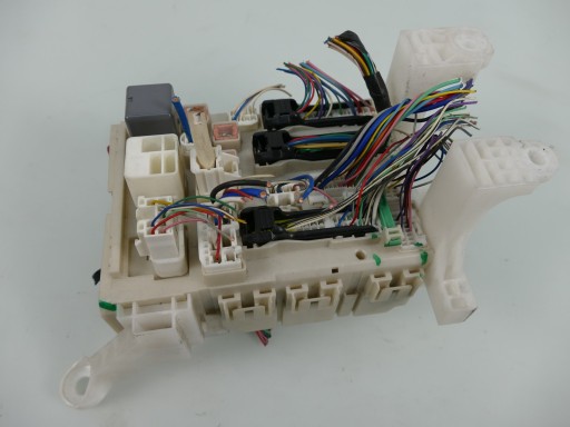 82730-02140 - Коробка запобіжників toyota auris e15 2.2 d