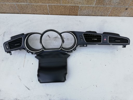 ВЕНТИЛЯЦИОННЫЕ РЕШЕТКИ ПАНЕЛЬ KIA CEED II 12-16