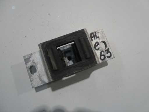 RENAULT MASTER III 2.3DCI engine mount 8200676857