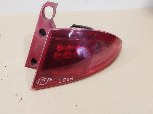 2009-2012 - Ліхтар заднього підкрилка seat leon ii lift 2009-2012, правий led