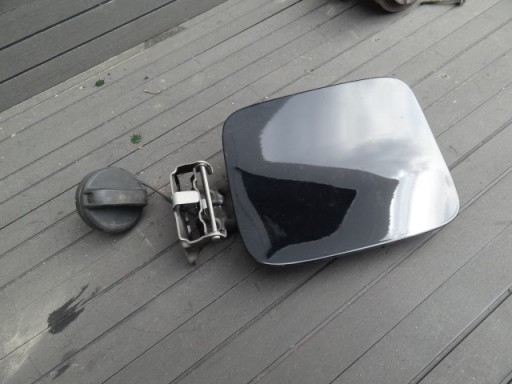 SUZUKI BALENO II 2015 КРЫШКА ТОПЛИВНОГО БАКА + КРЫШКА