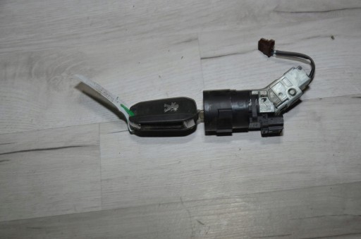 ignition + key Peugeot 2008 13r