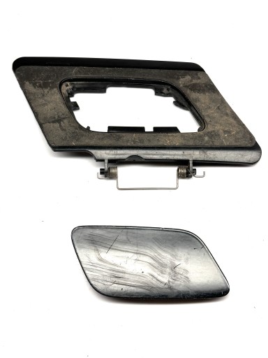 AUDI Q5 8R Blende Abdeckung Verschlußstopfen Halter der Spritzdüse der Stoßstange rechts 8R0807788