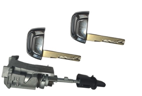 Au28 - Новая вставка двери левый замок AUDI A4 B8 A5 8T