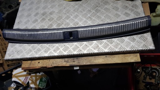 AUDI A4 B6 kryt zámku záď PRAHU kufru KOMBI 8E9864483