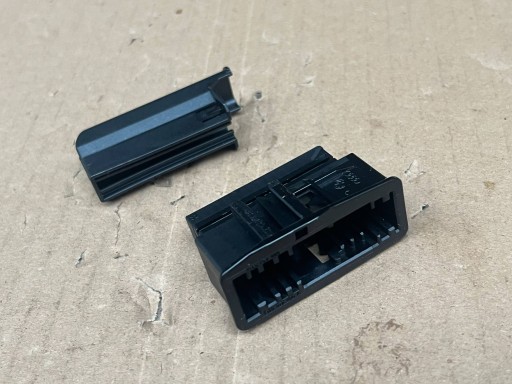 4M0972996A obal zlacza plaskiego Element laczacy wiazke przewodow VAG !J
