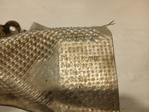 AUDI A4 B9 LIFT kryt TERMICZNA KOMORY MOTORU 8W0399300F