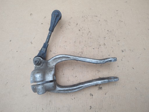 Halter des Stoßdämpfers BMW M5 F90 686120003