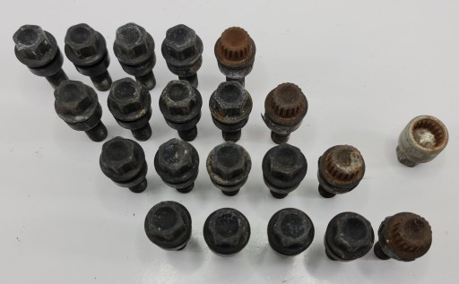 ГВИНТИ ДЛЯ ОБОДА ЗЛОДІЙ PORSCHE CAYENNE II ПОВНИЙ КОМПЛЕКТ