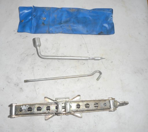 Ключ підйомний домкрат Volvo V40