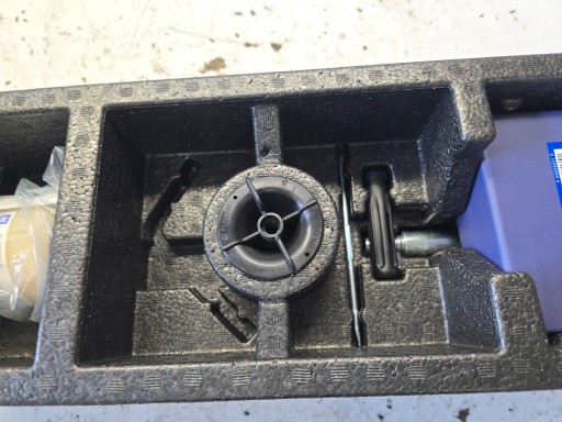OPEL ASTRA J KOMBI Cric Roues Roue secours garniture UCHO PLYN Pompe